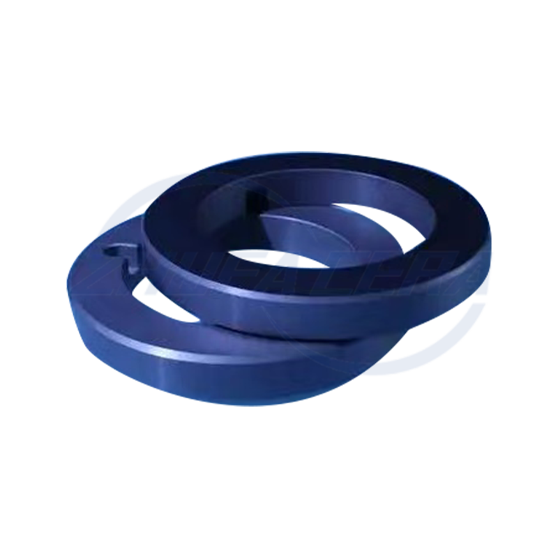 Ceramiczny pierścionek z niebieską cyrkonią